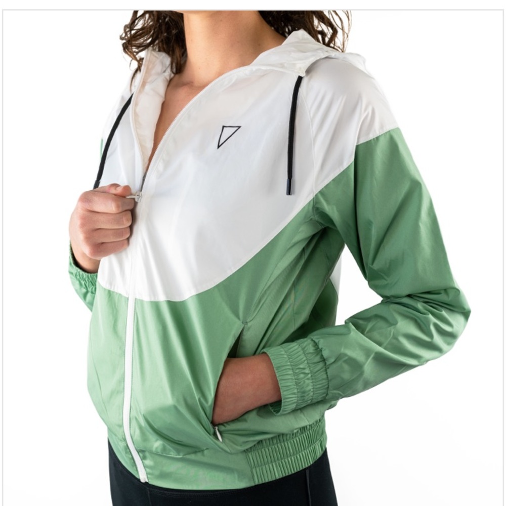 DAE Activewear Windbreaker
